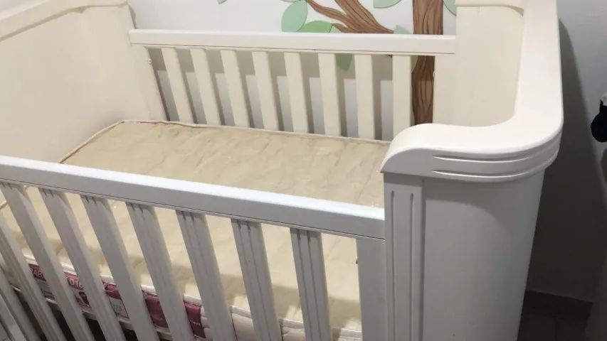 Berço TOY Arredondado | Americano 2 em 1 | Cor Branca | Madeira Maciça | Colchão Incluso - Foto 3