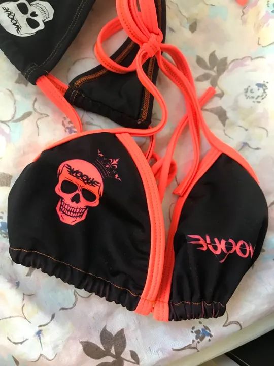 Biquíni Preto com Caveira e Laranja neon - Foto 2