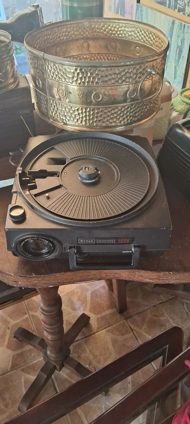 Raro  Projetor de slides carrossel, manufatura Kodak modelo 600 H. Década de 70