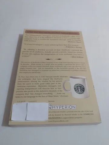 <br>Livro Pour Your Heart Into It: How Starbucks Built a Company One Cup at a Time - Foto 5