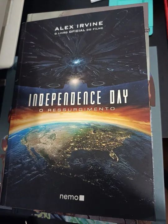 Livro Independence Day: O Ressurgimento - Alex Irvine