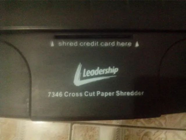Fragmentadora de papeis Leadership 7346 usada ótima 220 volts - Foto 3
