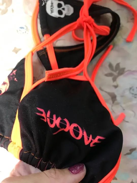 Biquíni Preto com Caveira e Laranja neon - Foto 3