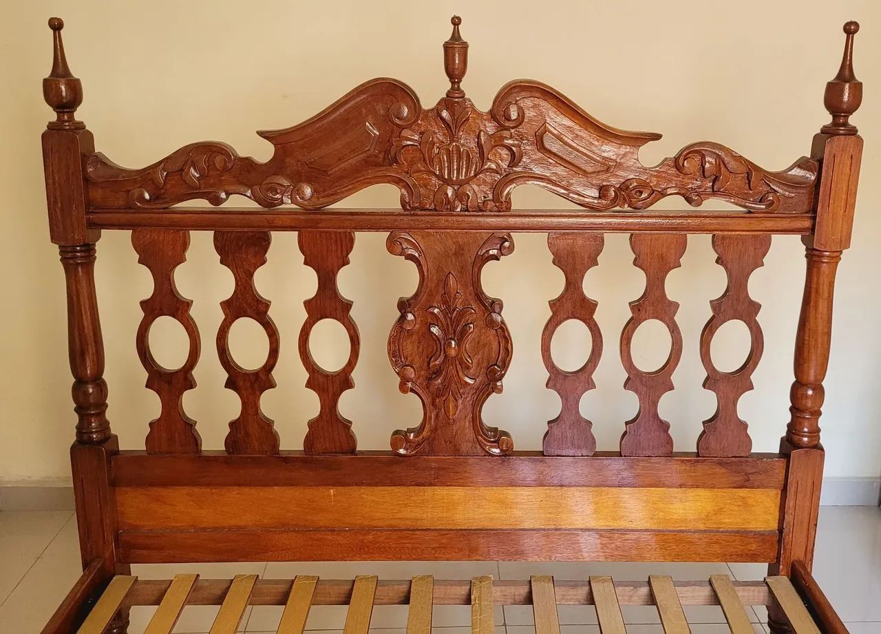 Cama em Madeira Maciça