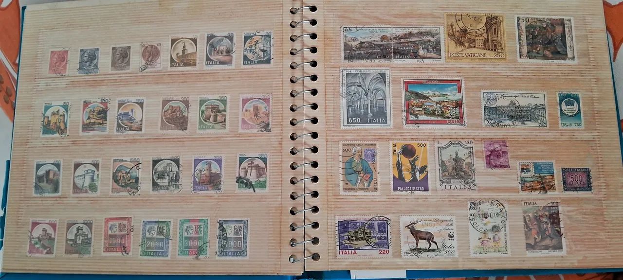  Álbum Antigo de Selos contendoi 204 unidaes - Foto 2