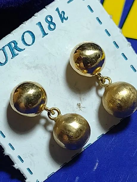 Brincos 2 Bolas 5 mm Lisa e Fosca 5 mm Ouro 18 Kilates Peso 0.70 Gramas                   
