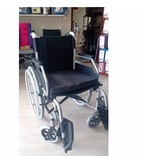 Cadeira de Rodas Aluminio , confortavel  leve Munique  - Foto 3