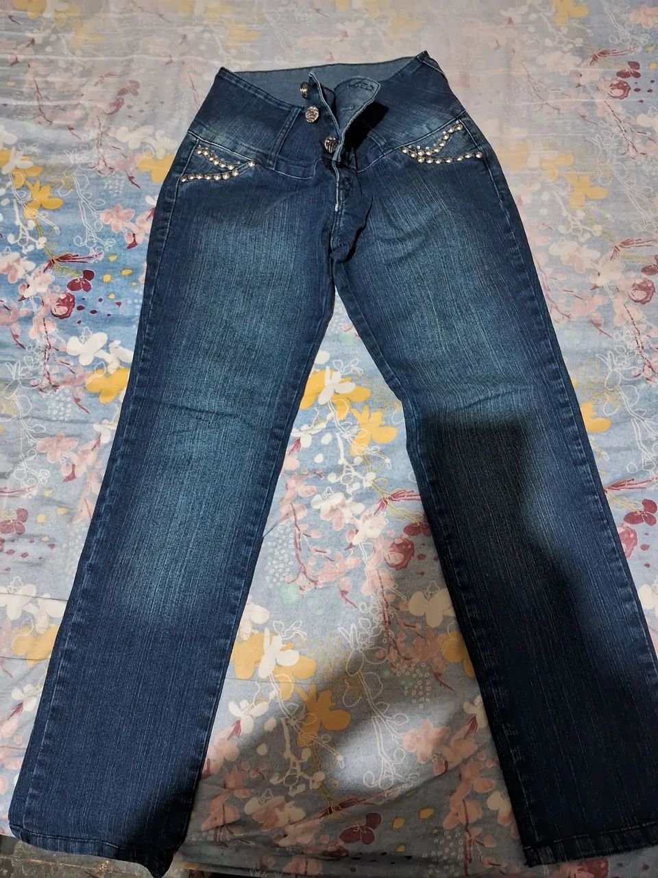 Calça Jeans Feminina com Detalhes
