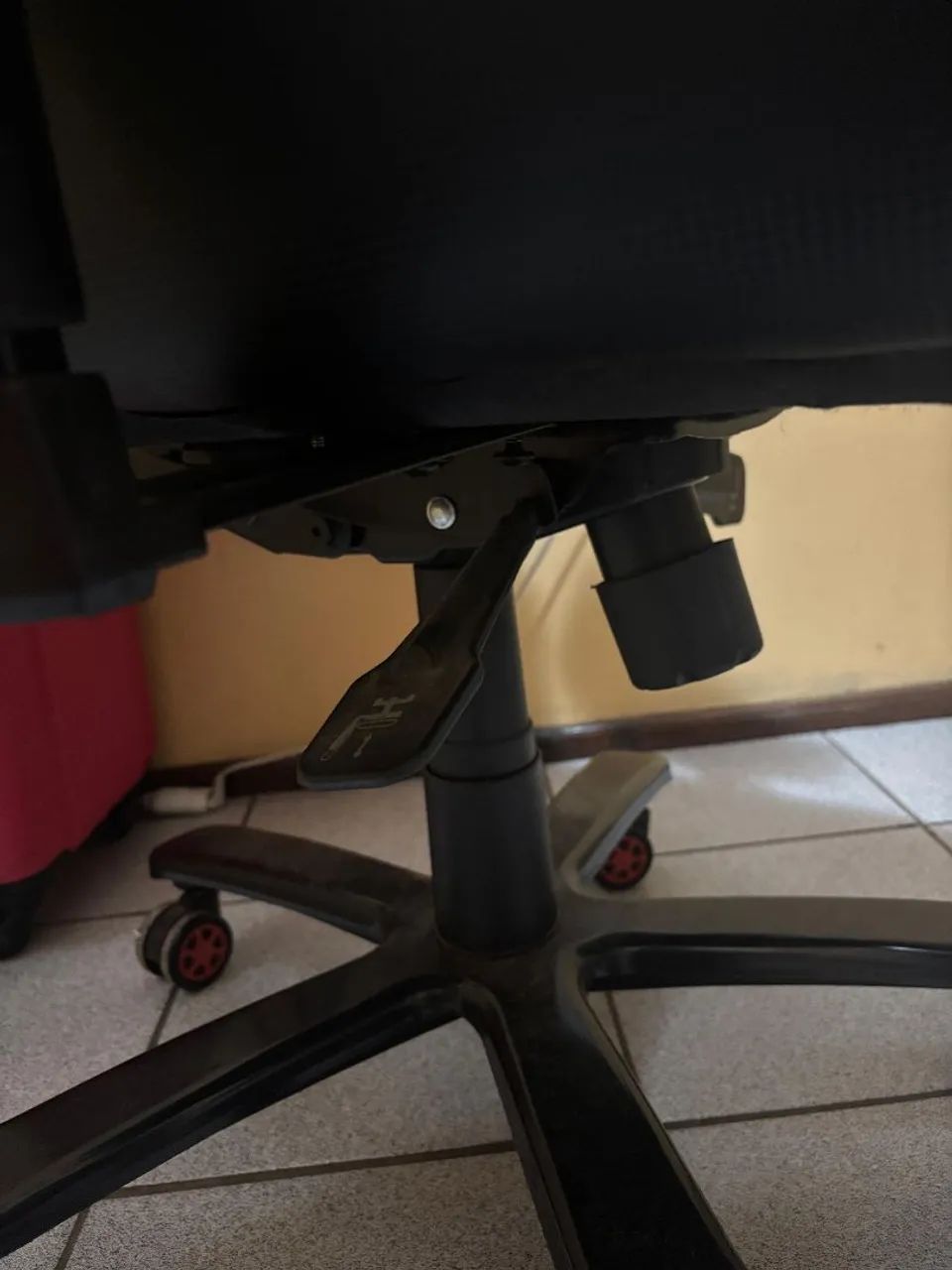 Cadeira Gamer Elements Magna Ignis - Preta e Vermelha - Foto 2