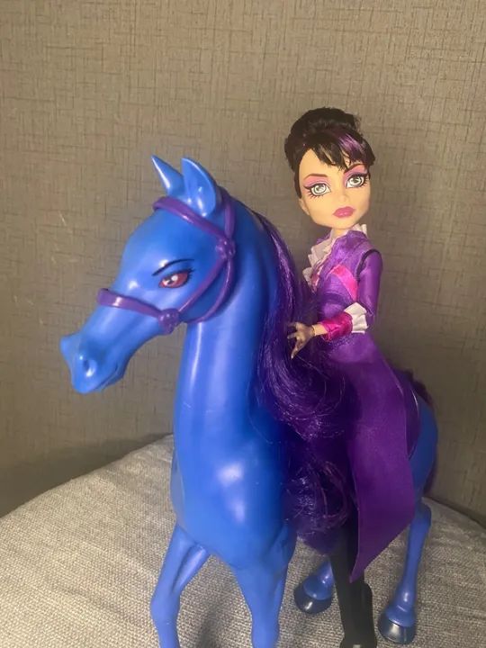 Boneca Monster High - Diretora sem cabeça com Cavalo - Foto 4
