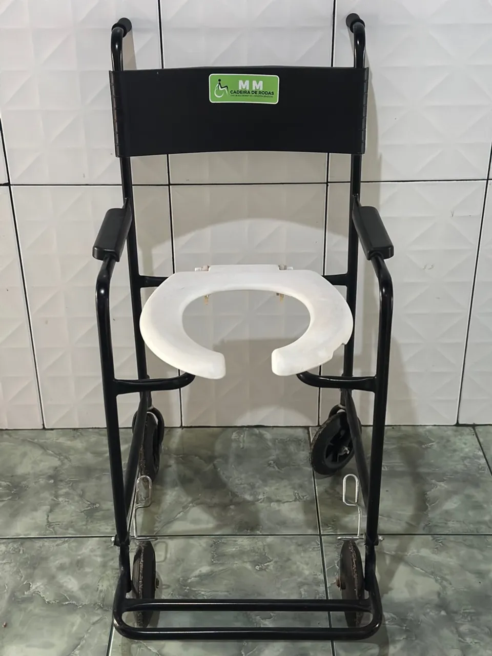 Cadeira de banho com rodas