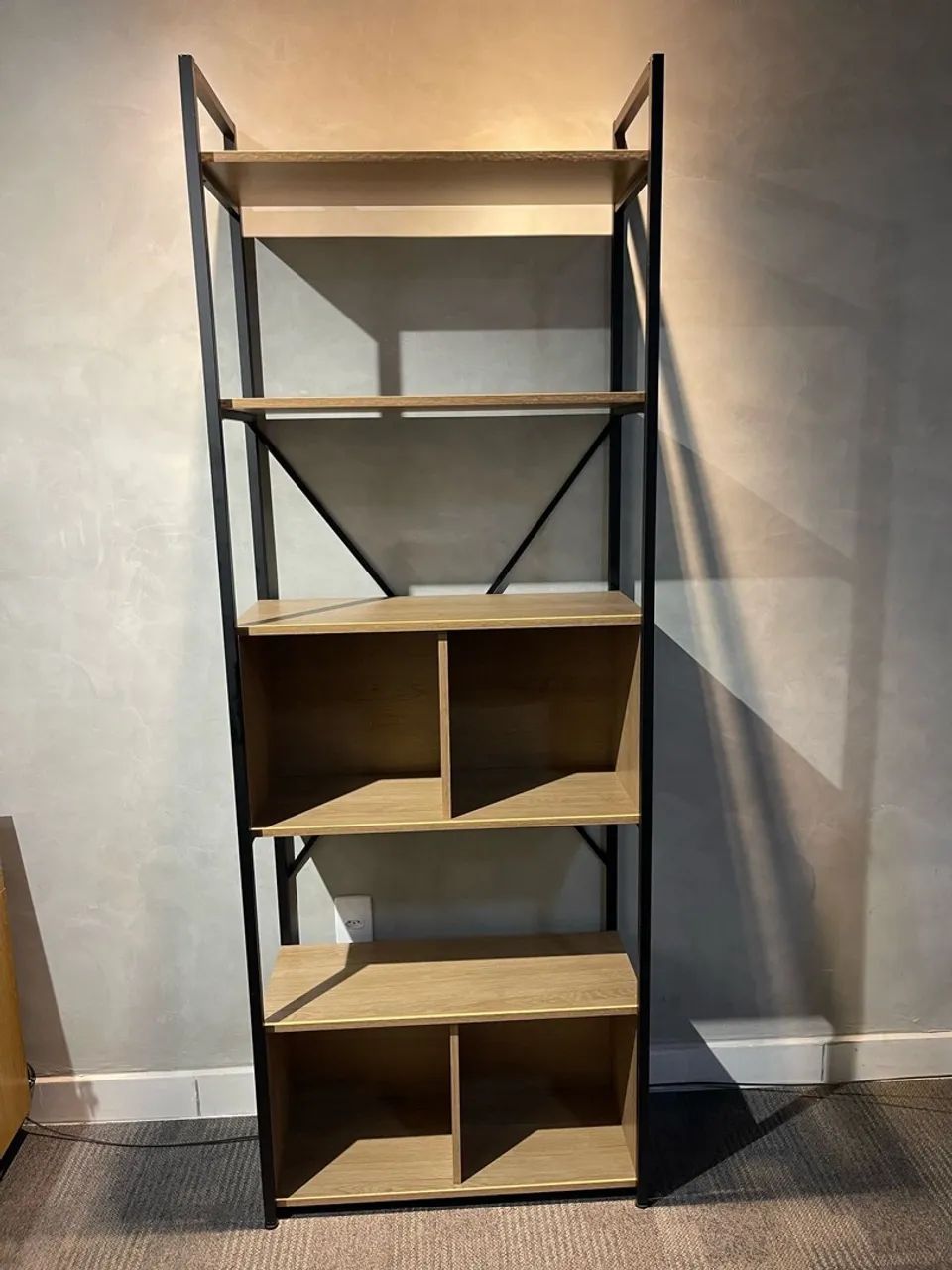 Estante de Metal com Prateleiras - MÓVEIS PARA ESCRITÓRIO E DECORAÇÃO  - Foto 2