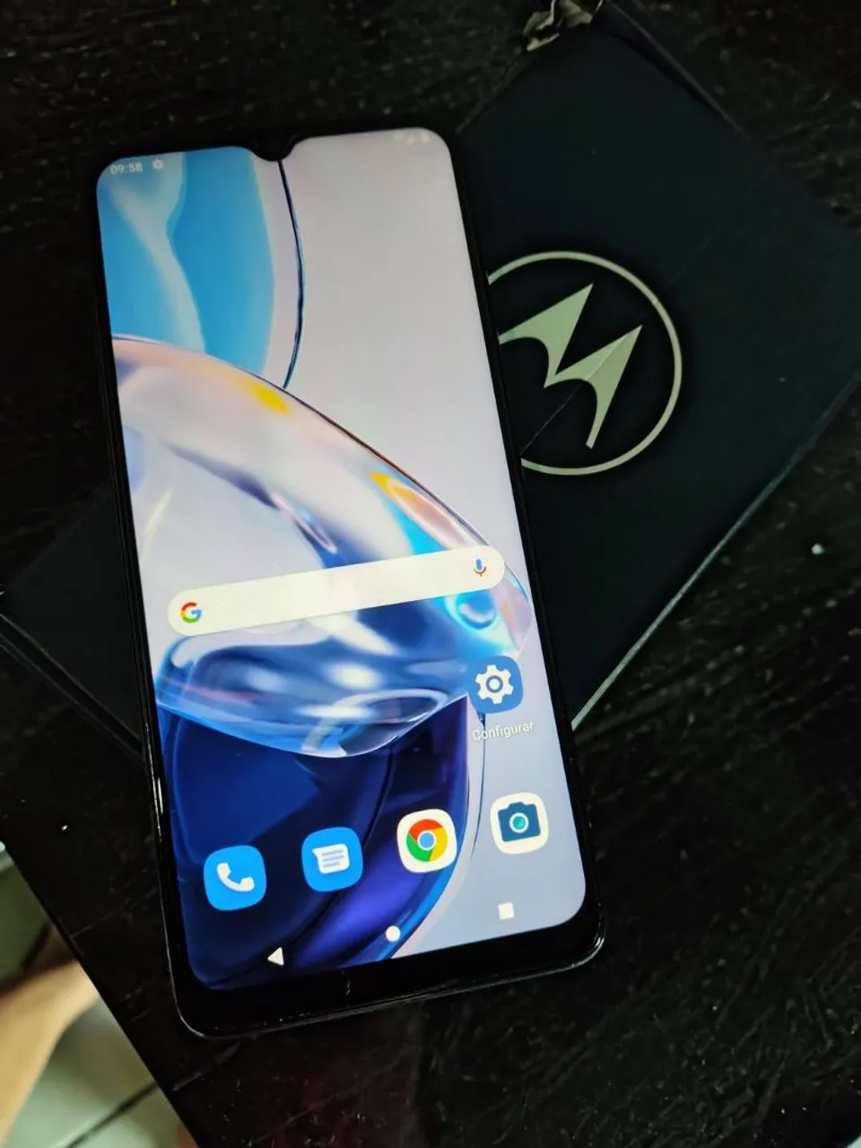 Vende -se celular moto e 22 semi-novo uso 6 mês,bem conservado. ...R$ 5600