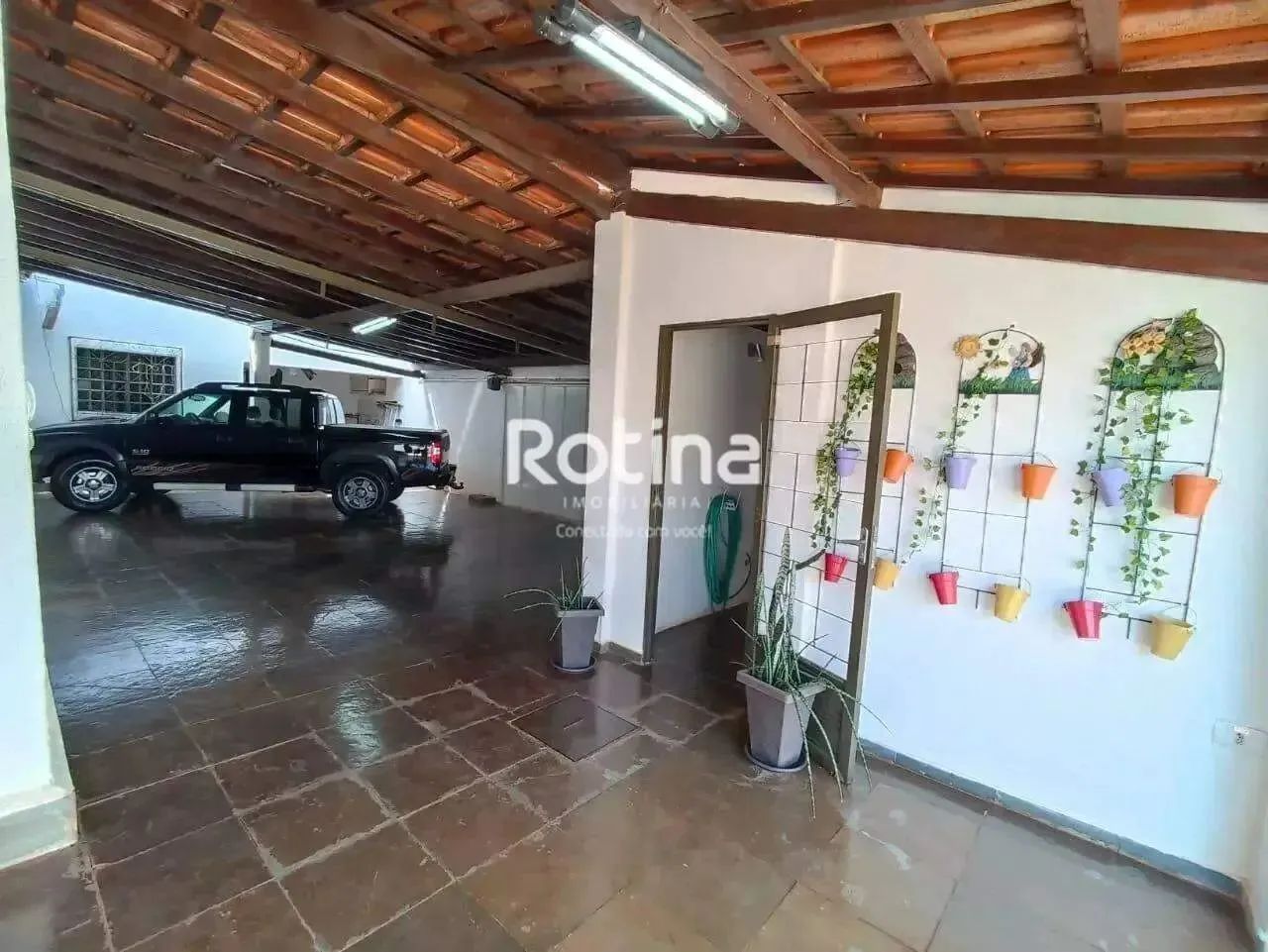 Casa para alugar, 3 quartos, Umuarama - Uberlândia/MG - Rotina Imobiliária - Foto 2