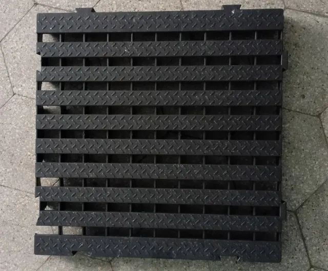 PALETES PLÁSTICOS 50X50cm