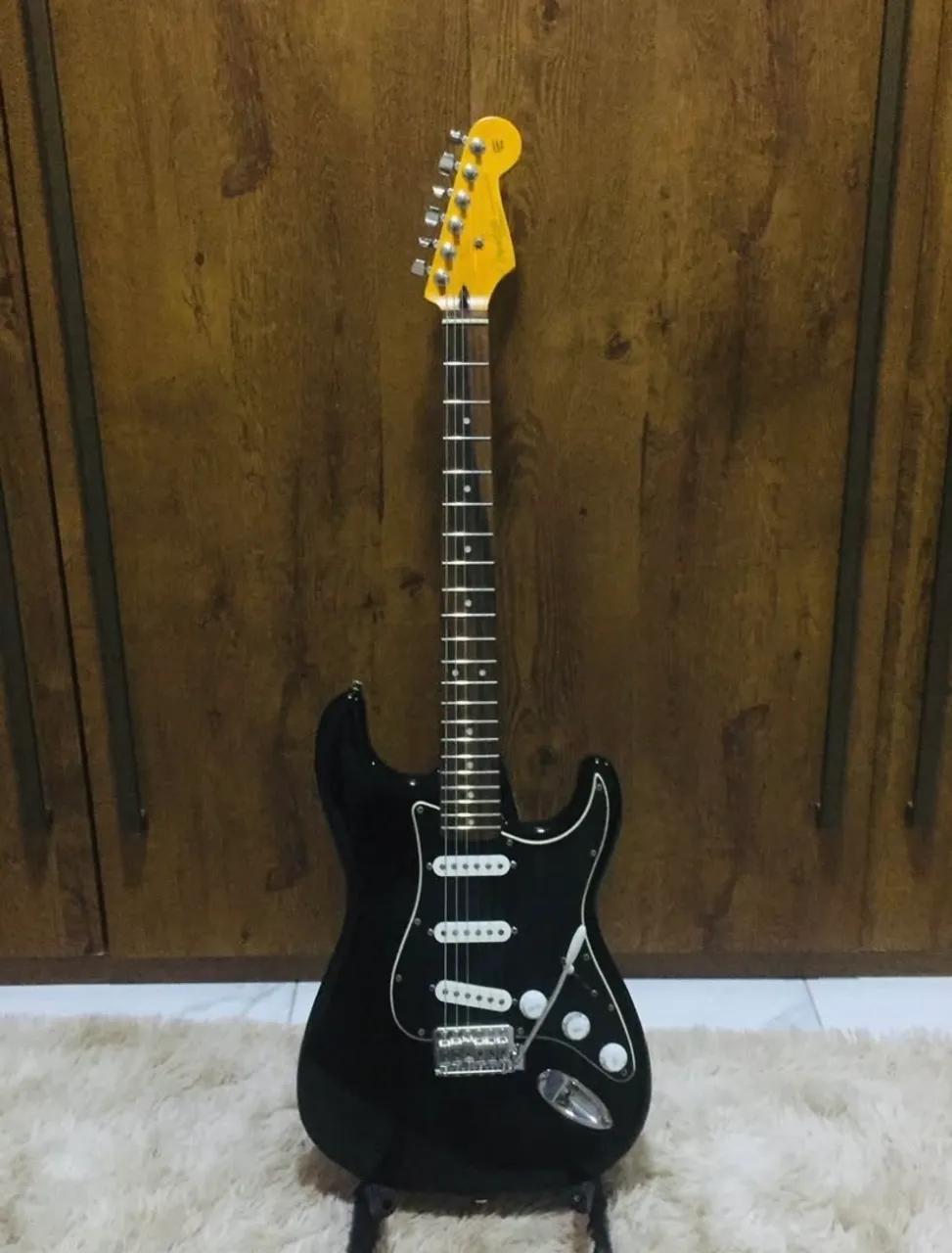 Fender Stratocaster montada + BAG LUXO SOLID SOUND.