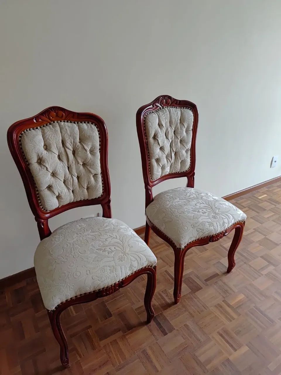 Mesa com 4 cadeiras captonê estilo Luis XV - Foto 3
