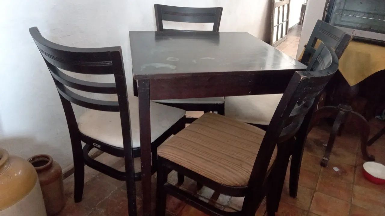 Mesa com 4 cadeiras Franco & Bachot - Foto 4