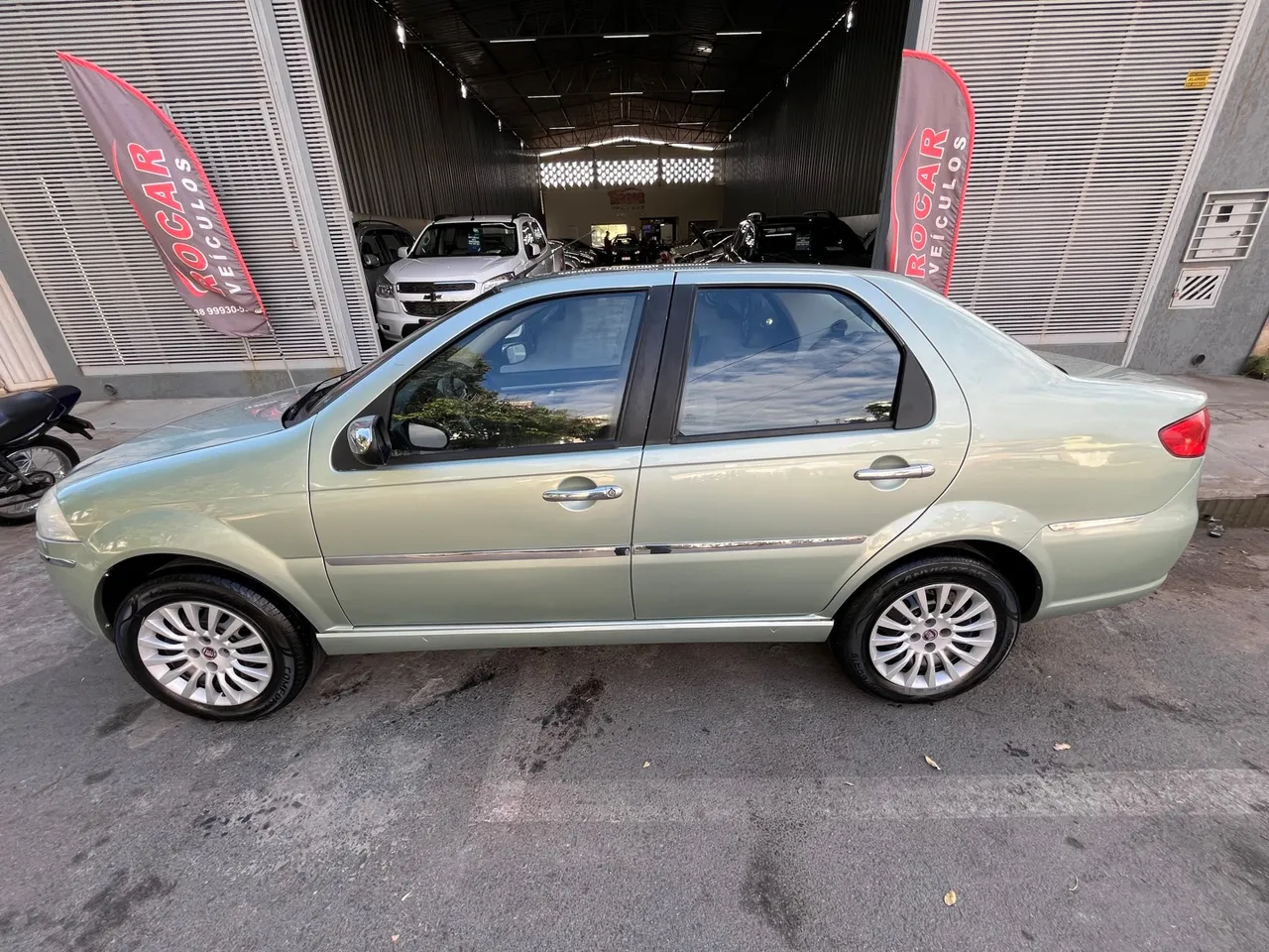 Fiat Siena 1.8 HLX 2010 Flex Automático Completo