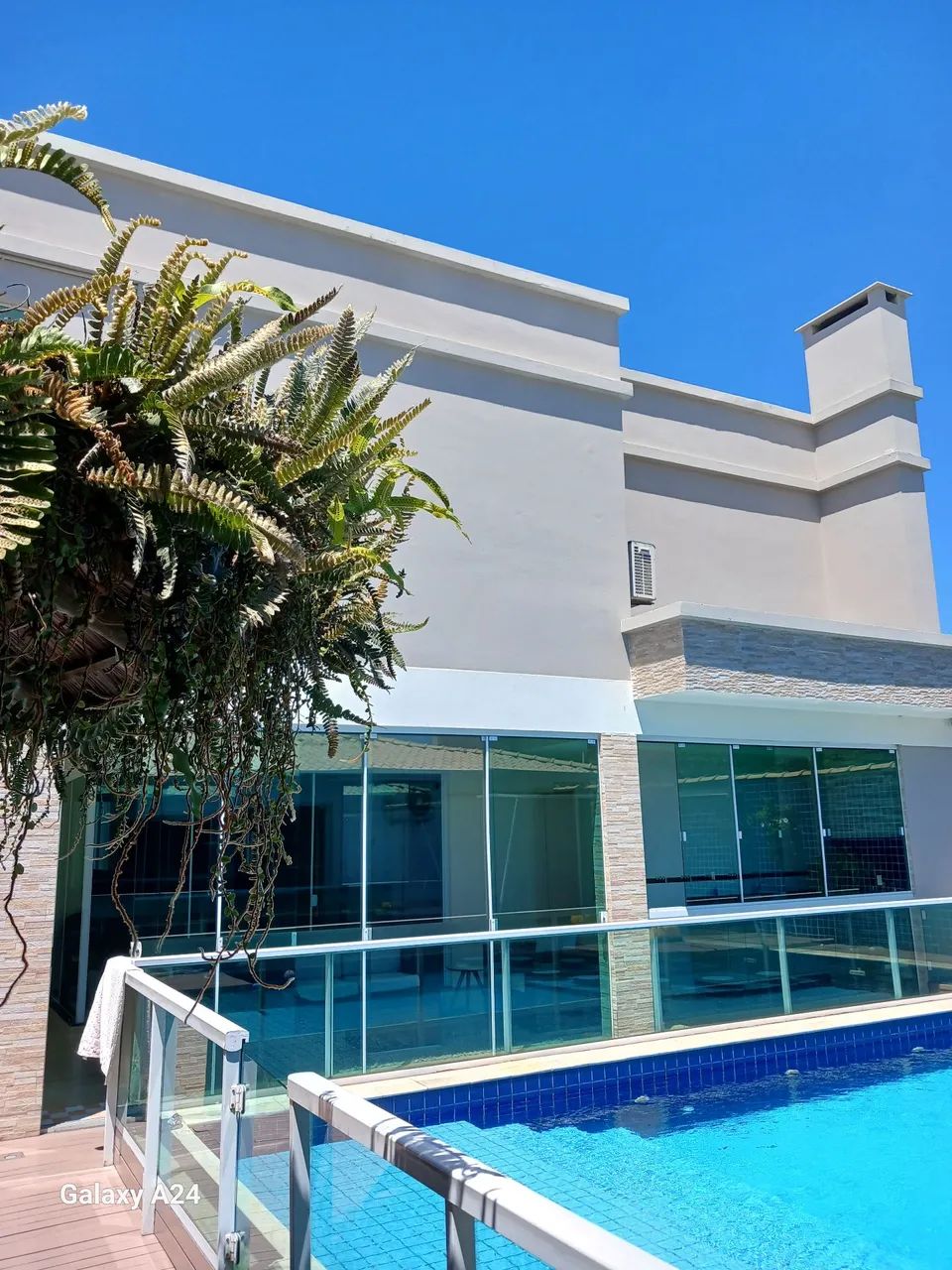 Casa padrão 6 suites próximo à rua das Gaivotas 
