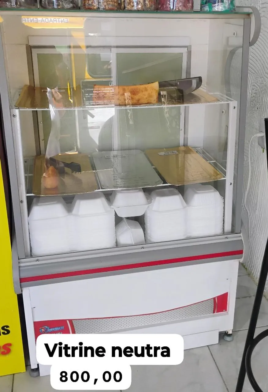 Vitrine neutra para comércio