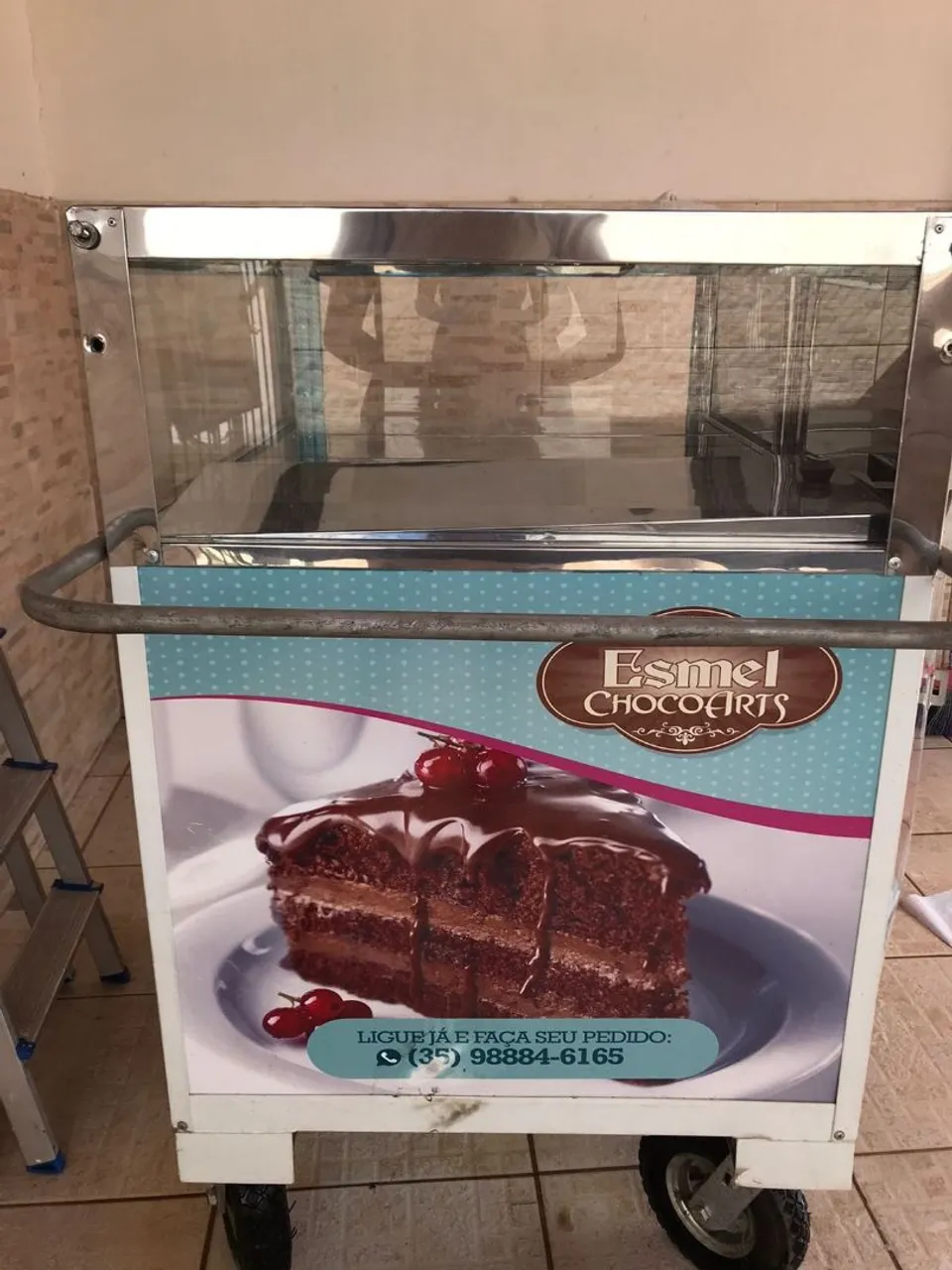 Carrinho com Vitrine Expositora de Bolos e Doces Esmer Chocoarts