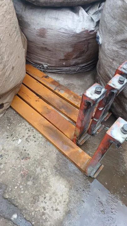 Pás de empilhadeira usadas