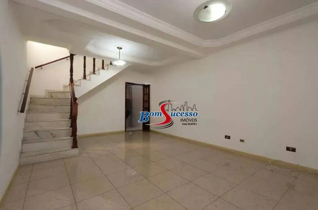 Sobrado com 3 dormitórios para alugar, 150 m² por R$ 4.685,27/mês - Parque São Lucas - São
