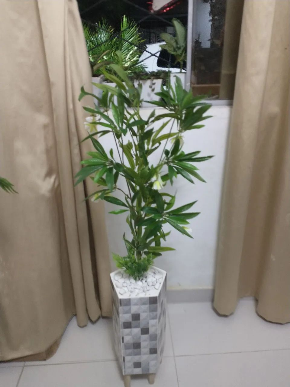 ARRANJO DE DRACENA  E BAMBÚ ARTIFICIAL  - Foto 2