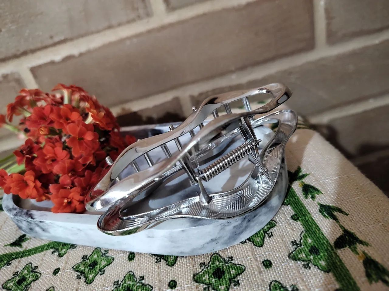 Presilha de cabelo Garra orgânica folheado em ródio branco  - Foto 3