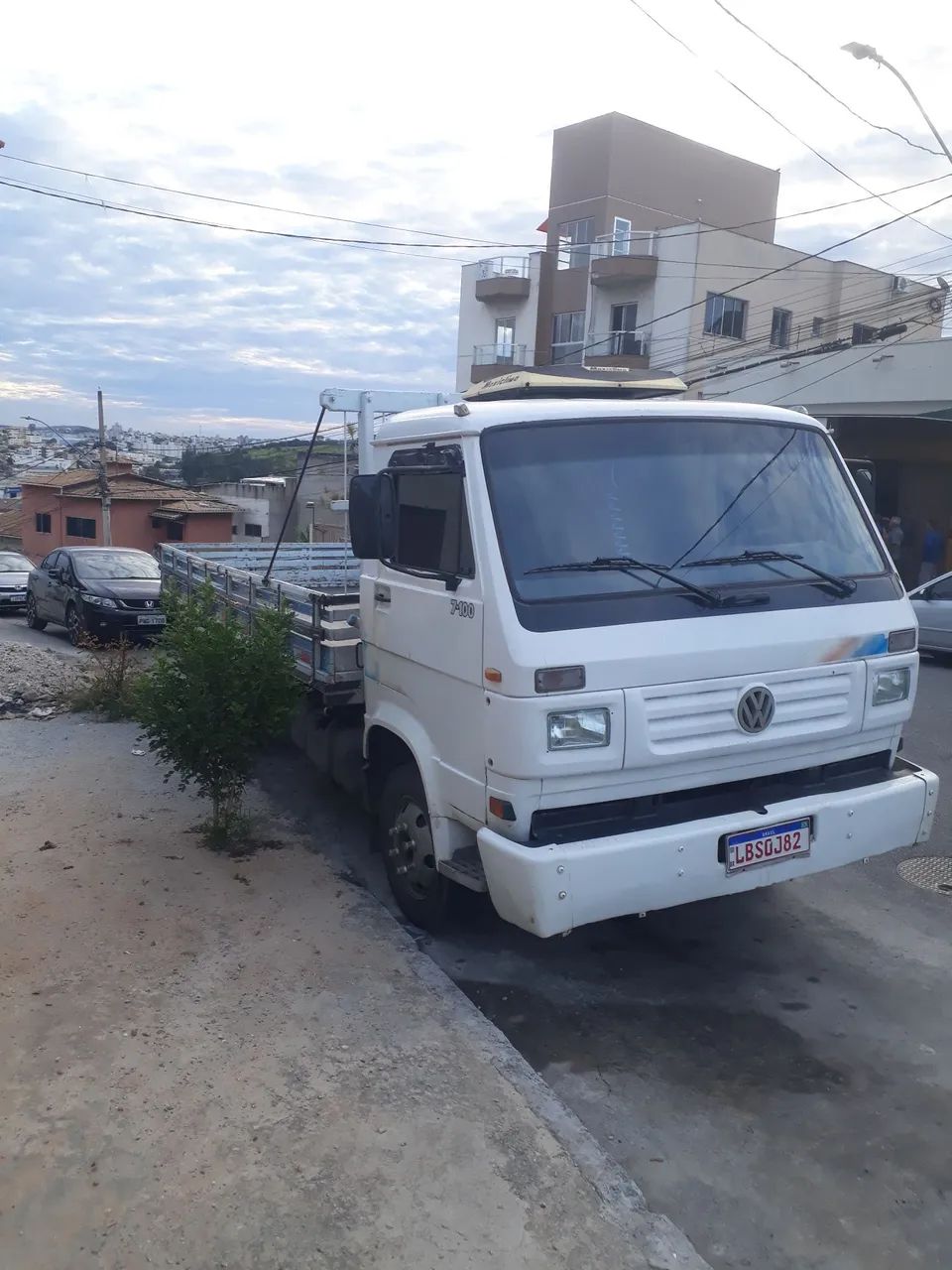 Caminhão vw 7100 troco por caminhonete carroceria