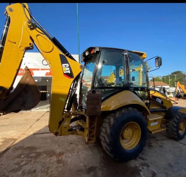 RETROESCAVADEIRA CATERPILLAR 416E