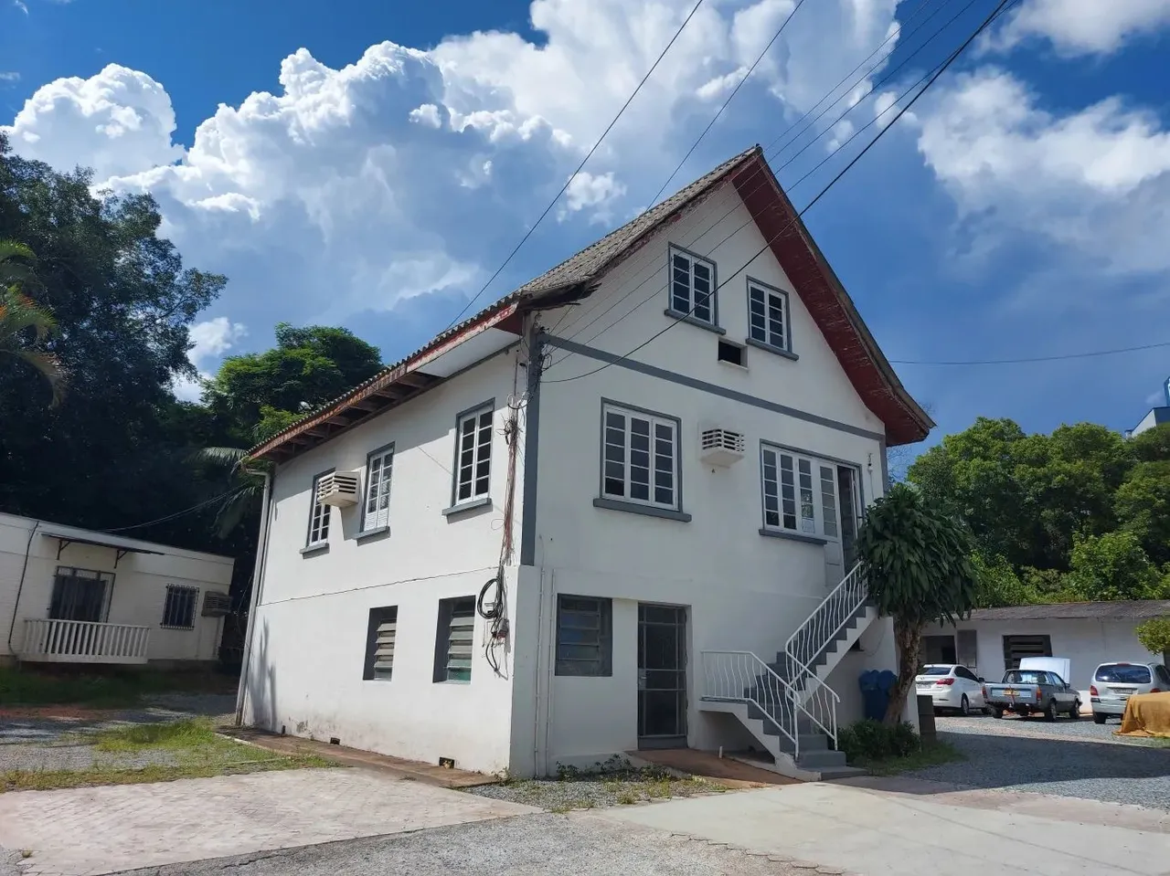 Casa Comercial com 3 pavimentos no Bairro da Velha