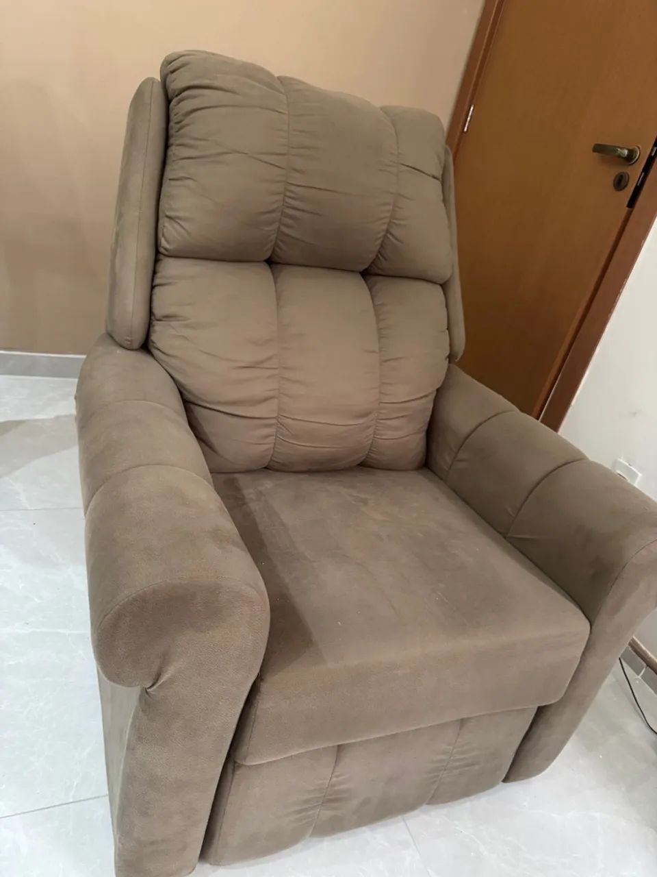 Poltrona Reclinável Suede Herval - Nova, apenas 30 dias de uso!