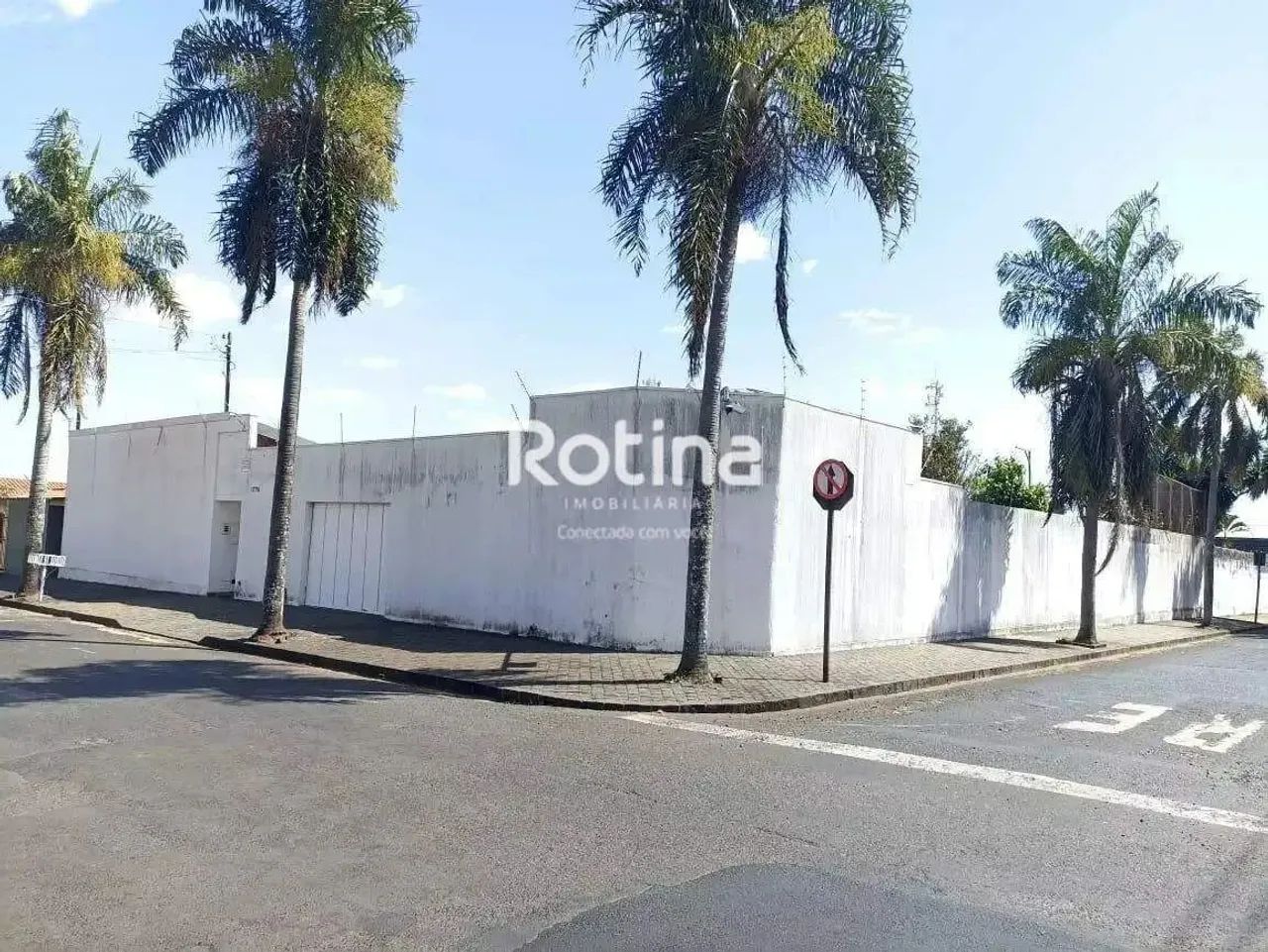 Casa para alugar, 3 quartos, Umuarama - Uberlândia/MG - Rotina Imobiliária