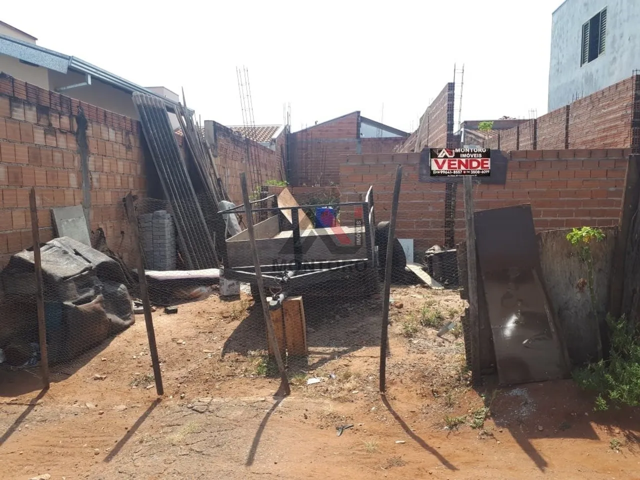Venda de Terreno / Padrão na cidade de Araraquara