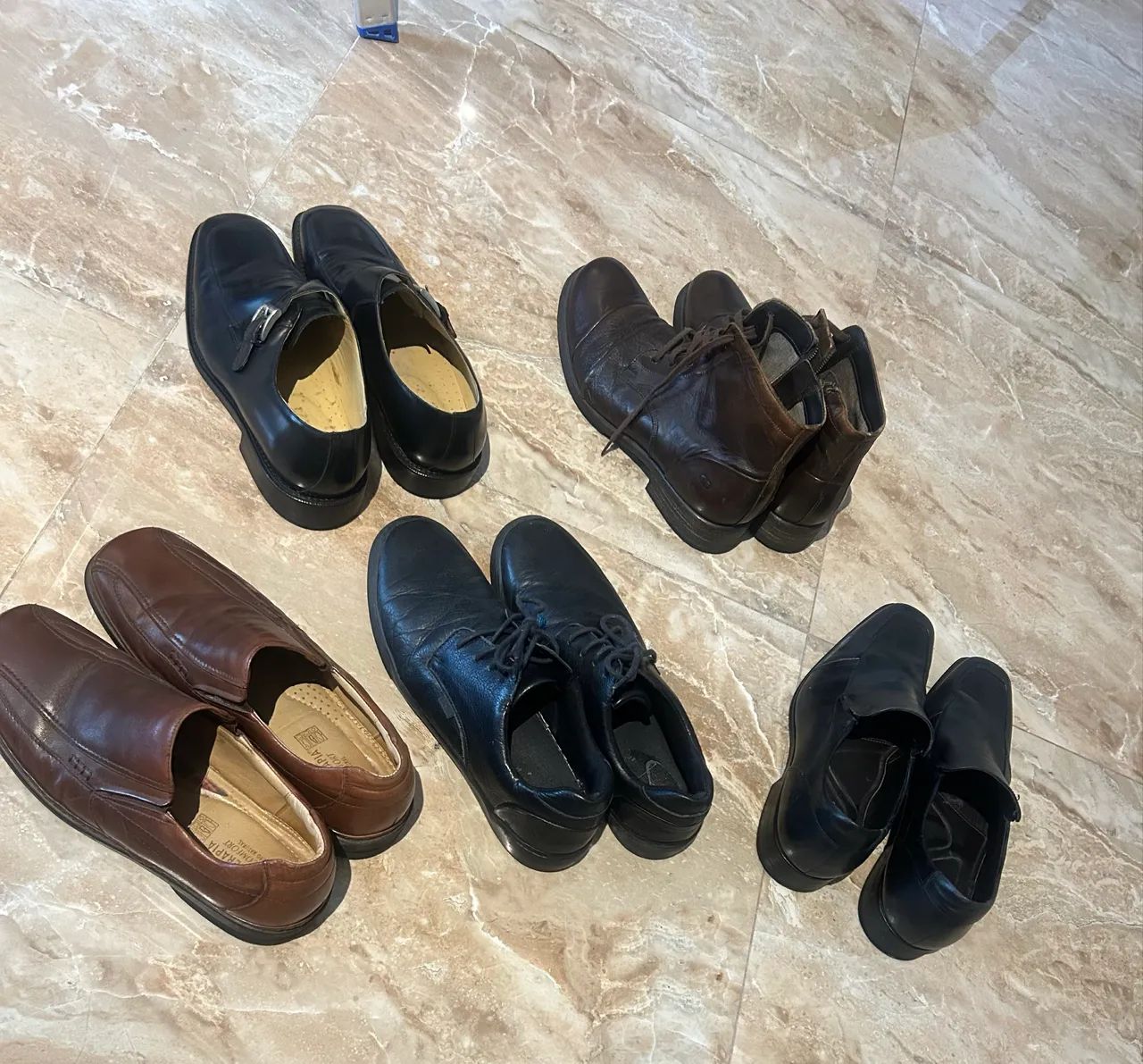 Sapatos couro masculino  cada par 55,00