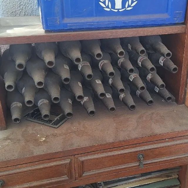 3 caixotes de cerv com garrafa vazia (1 heineken 2 itaipava) mais 1 caixote de skolzinha  - Foto 4