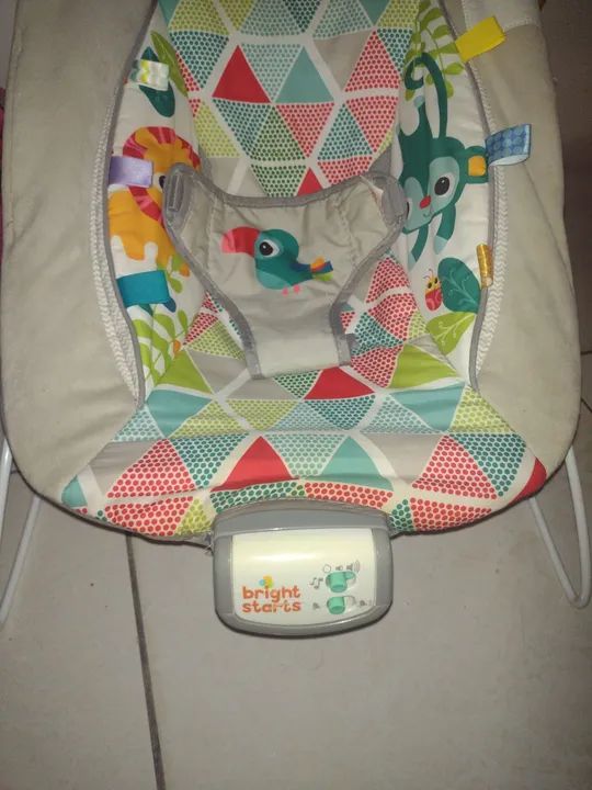 Cadeira de Balanço para bebê Bright Starts - Triângulos - Foto 2