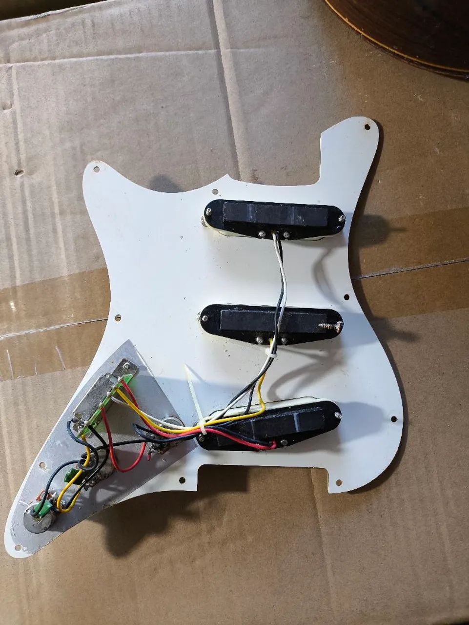 Escudo para Guitarra Stratocaster Branco - Foto 2