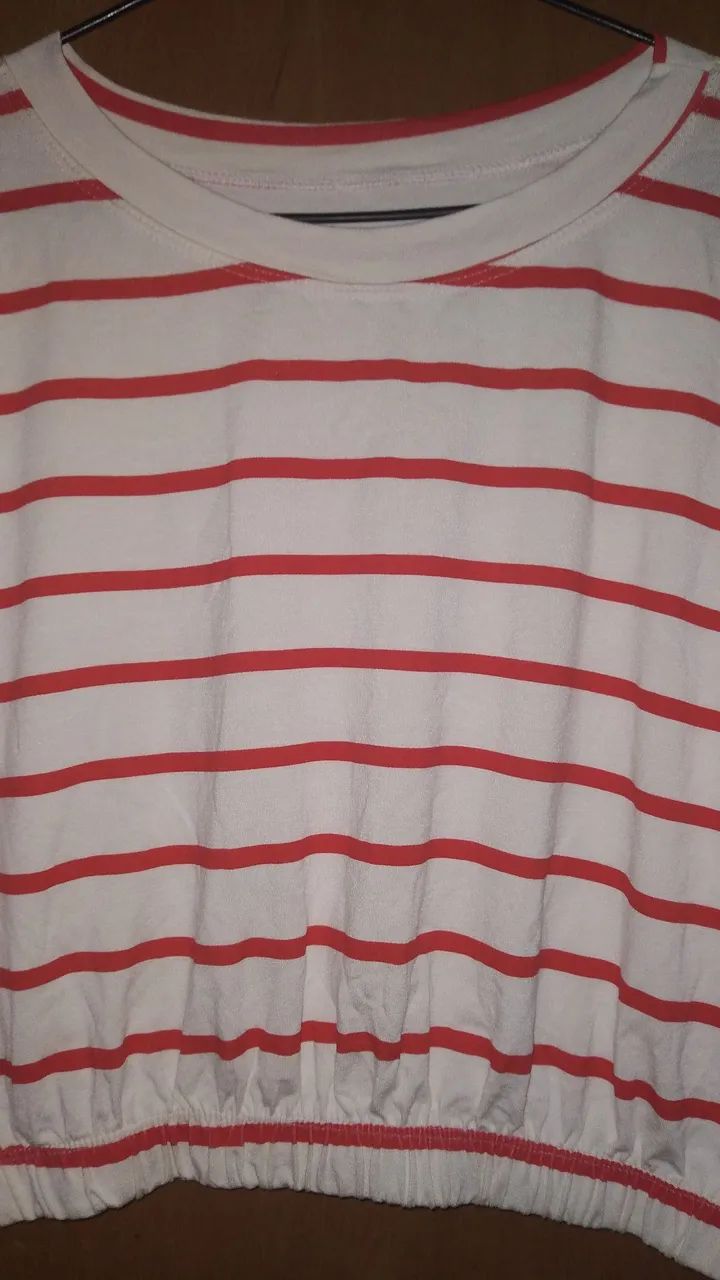 Blusa Cropped Listrada Vermelha e Branca - Foto 2