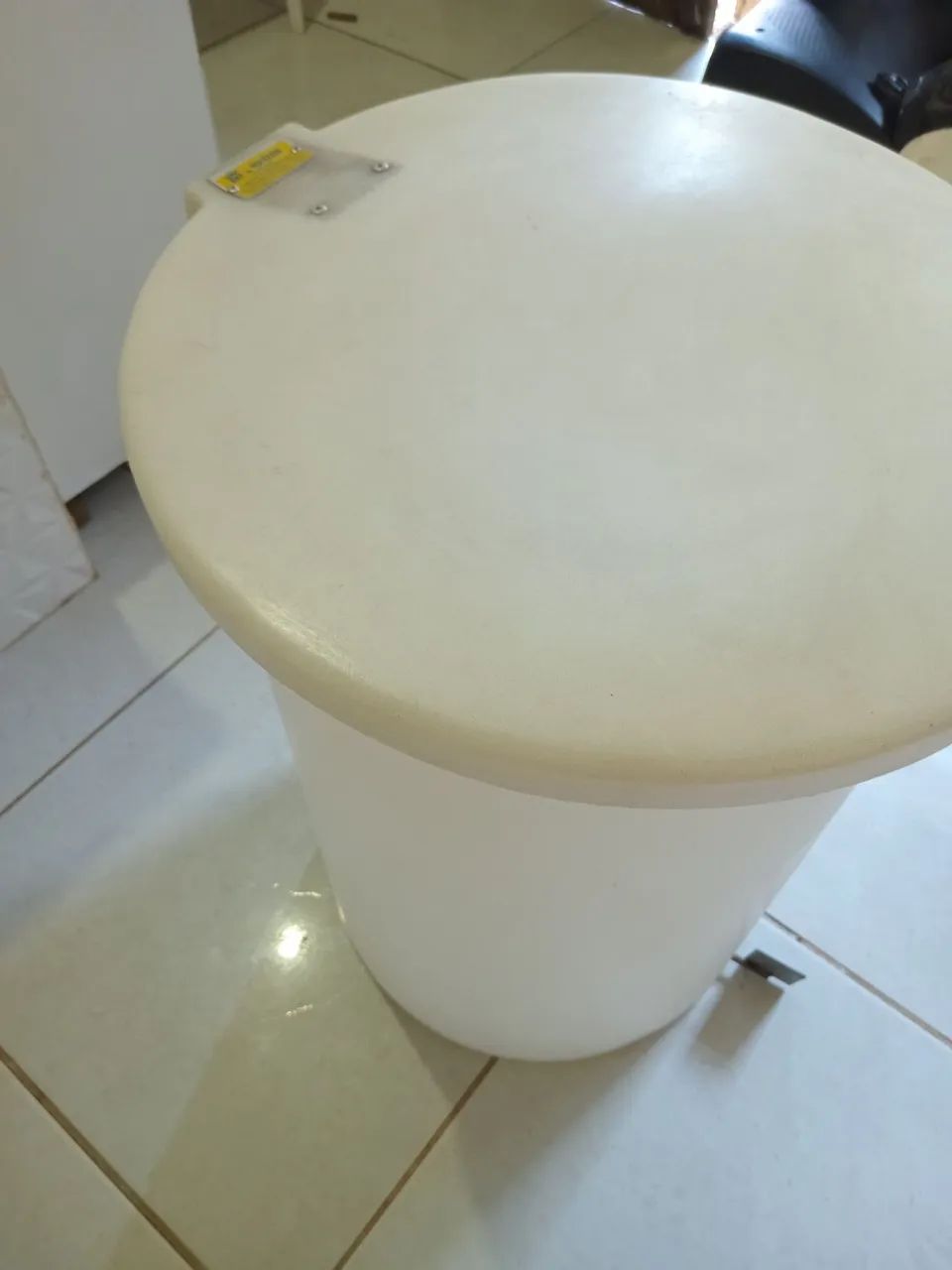 Lixeira 100 Lts com pedal - Foto 5