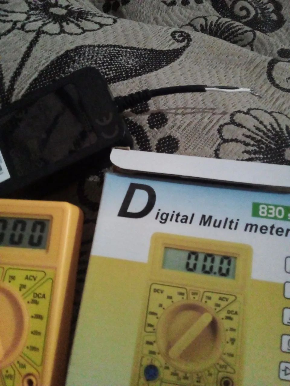 Multímetro Digital 830 - Novo