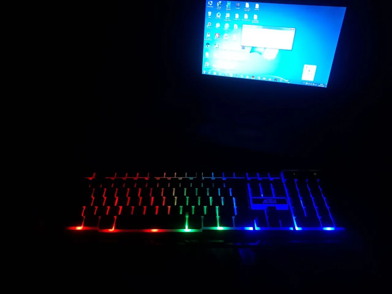 Teclado Gamer LED RGB ATEK com Fio, base metálica  - Foto 2