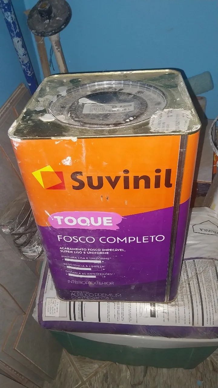 Vendo uma lata de tinta fosca completa 18 l.