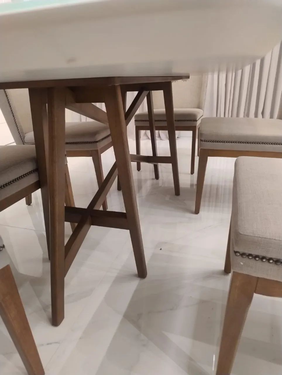 MESA DE JANTAR COM 6 CADEIRAS . - Foto 5