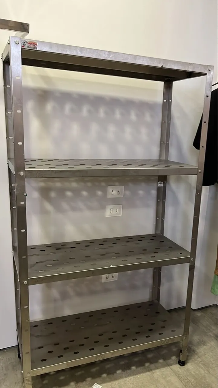 2 Estantes em aço inox semi novas