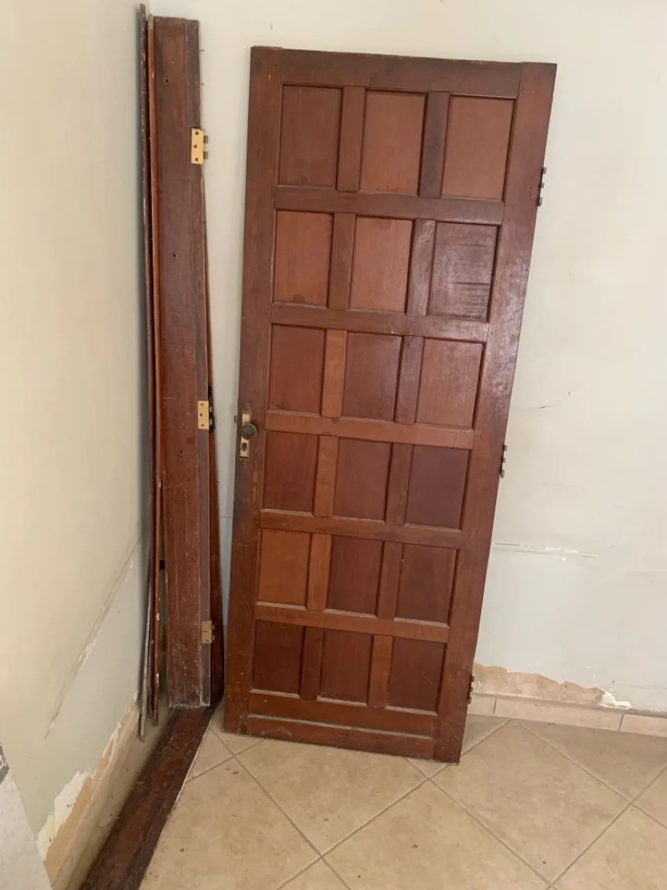 Porta de Madeira Maciça com Caixonete e Fechadura 64522272984321122