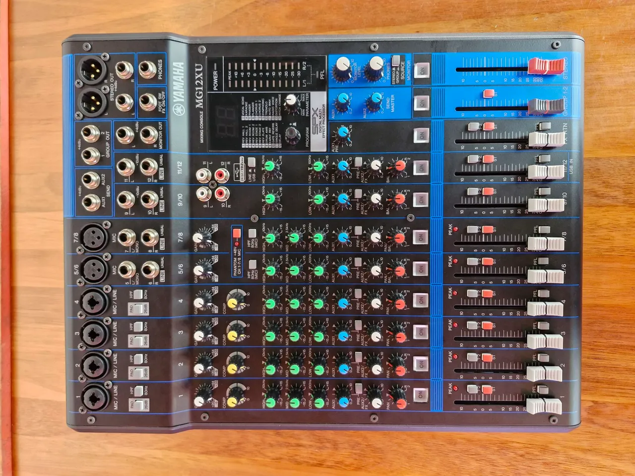 Mesa de som Yamaha MG12XU