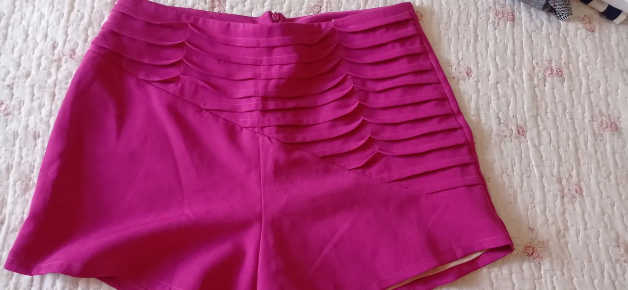 Shorts Rosa Elegante com Detalhes